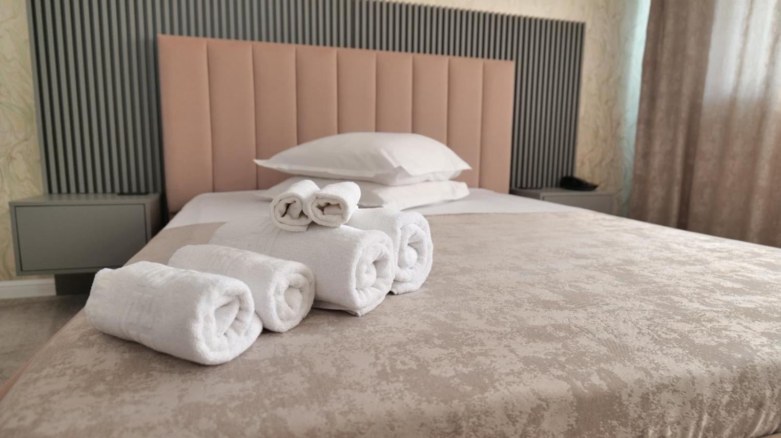 Hotel Parc Крайова Екстериор снимка