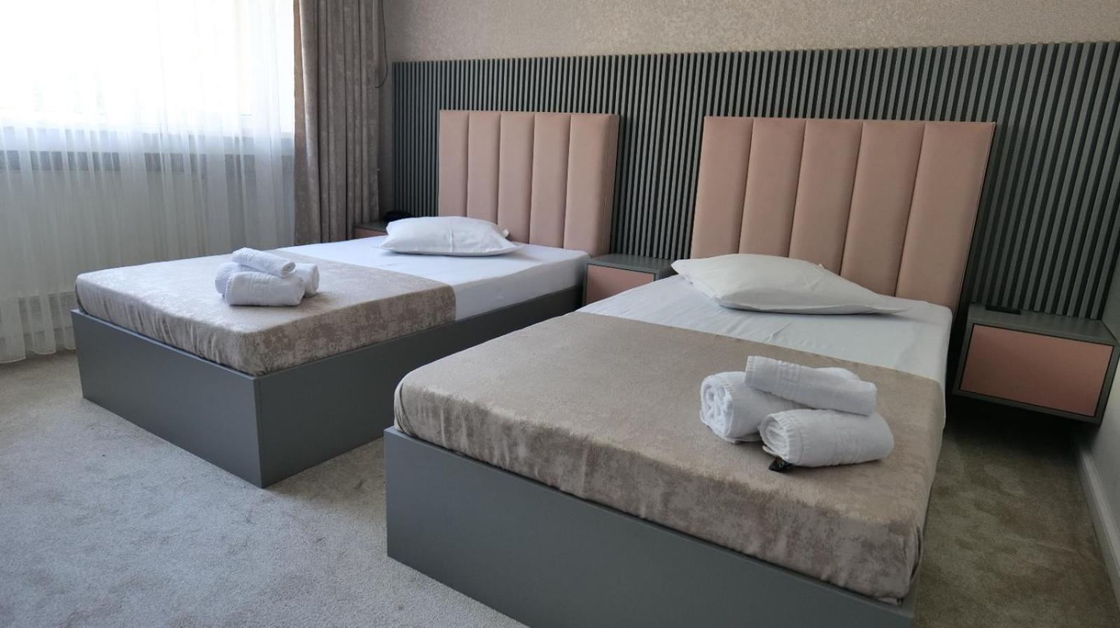 Hotel Parc Крайова Екстериор снимка