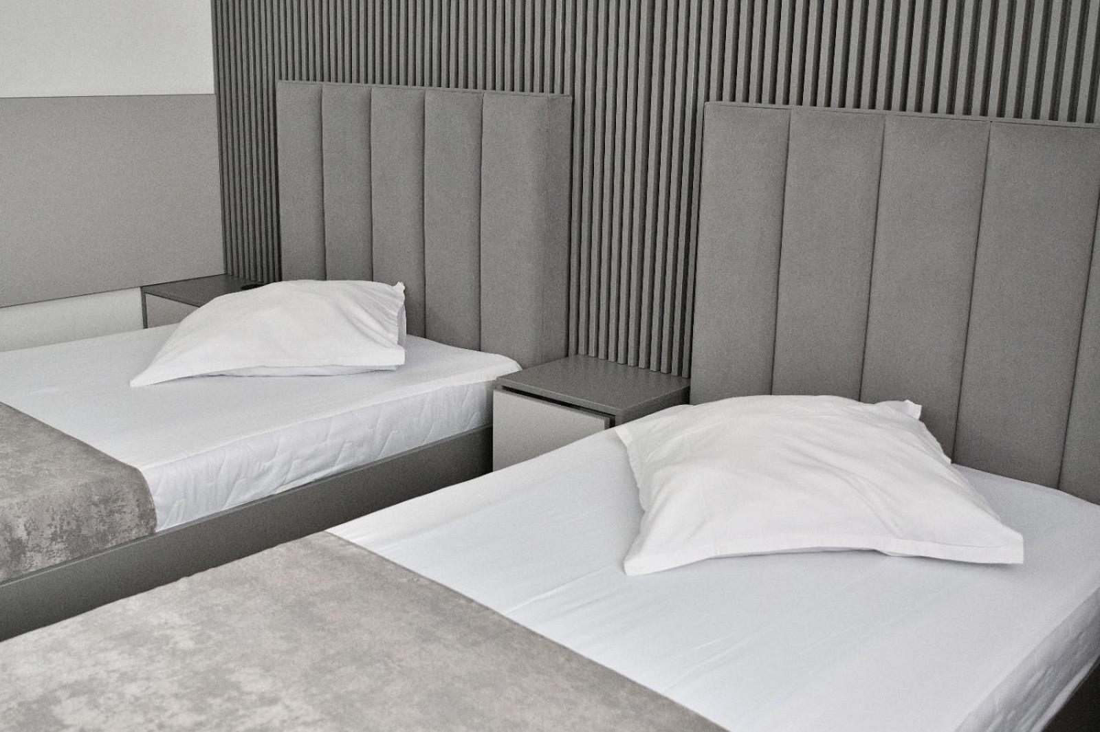 Hotel Parc Крайова Екстериор снимка