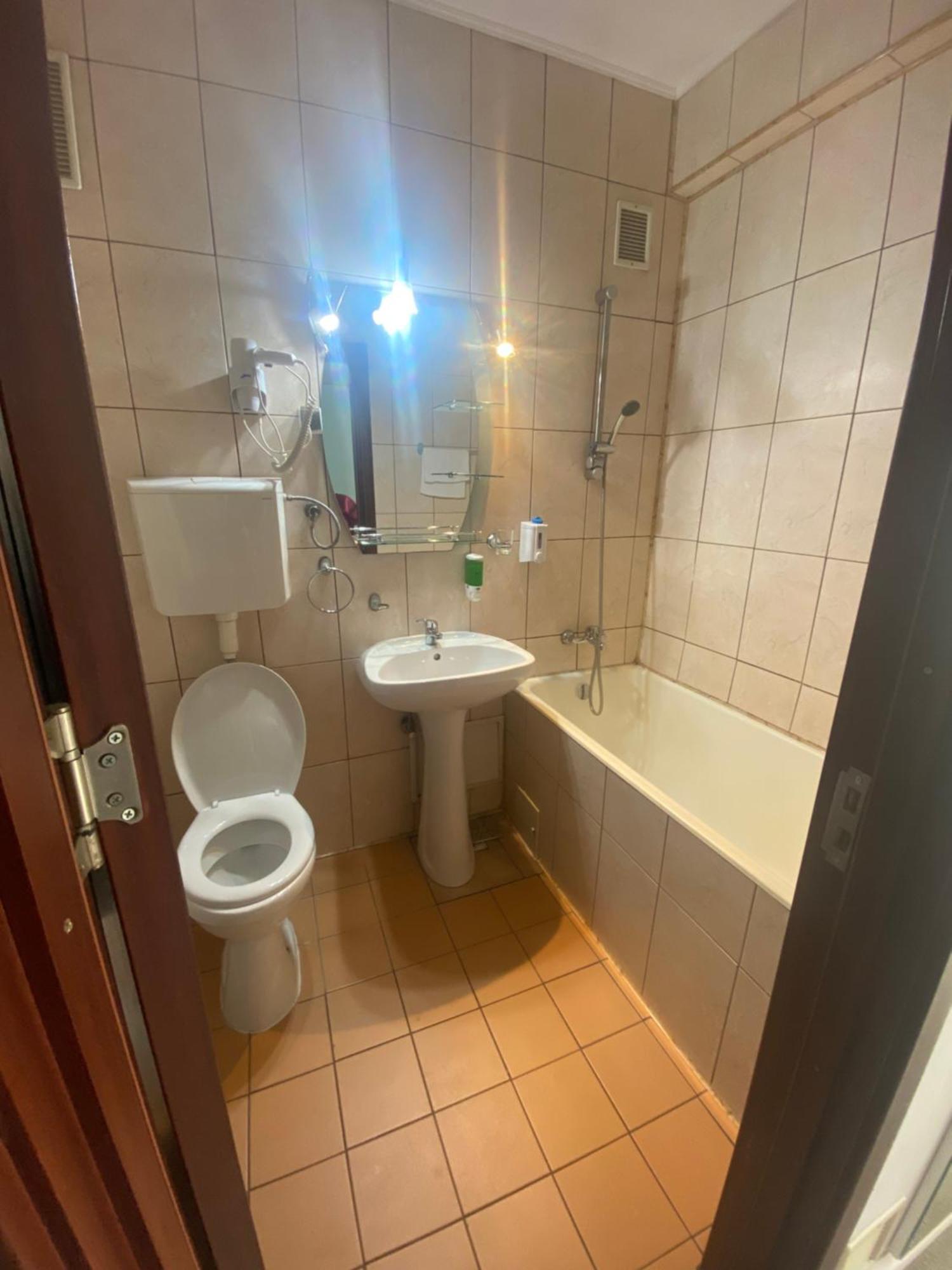 Hotel Parc Крайова Екстериор снимка