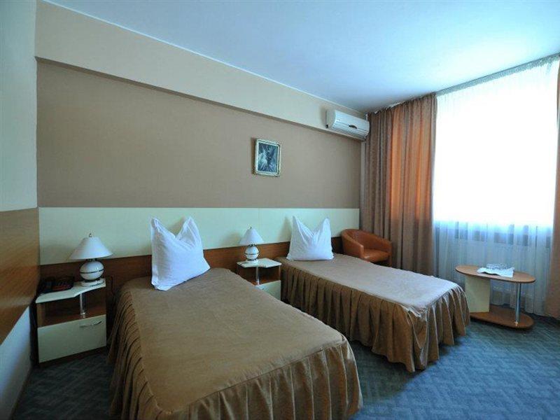 Hotel Parc Крайова Екстериор снимка